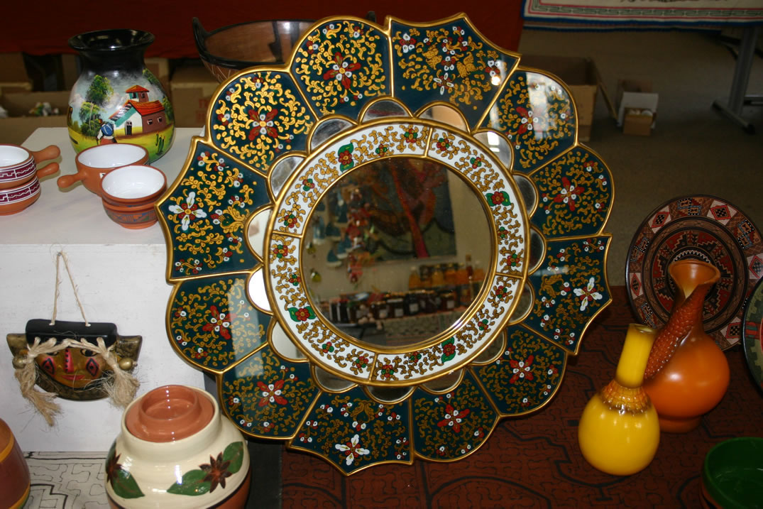 Mise en place de la vingtième semaine Amérique latine de Bourg les Valence organisée par Ayllu Valence et Partage sans Frontières, le 22 novembre 2008, le stand.